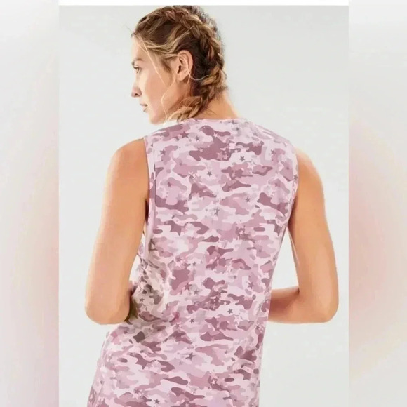 Fabletics Janis muscle tank in star Camo lilac size medium. - Picture 2 of 3